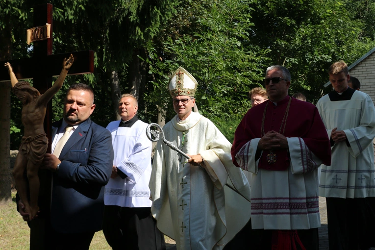 Joniec. Poświęcenie nowego ołtarza