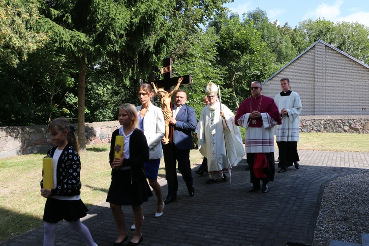Joniec. Poświęcenie nowego ołtarza