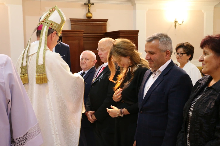 Joniec. Poświęcenie nowego ołtarza