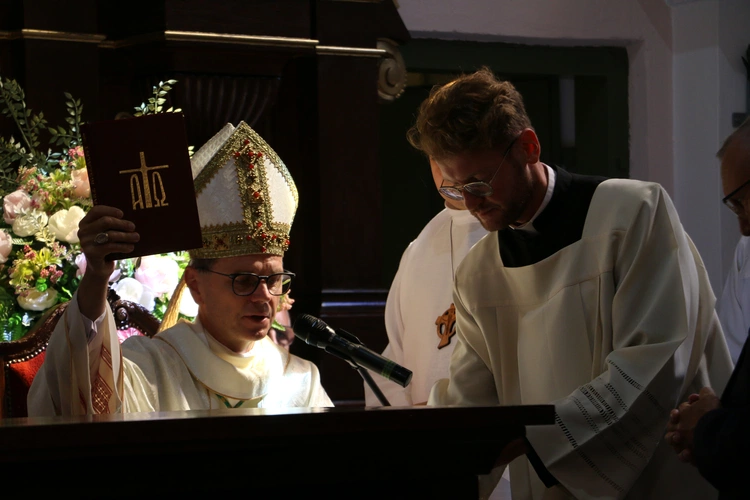 Joniec. Poświęcenie nowego ołtarza