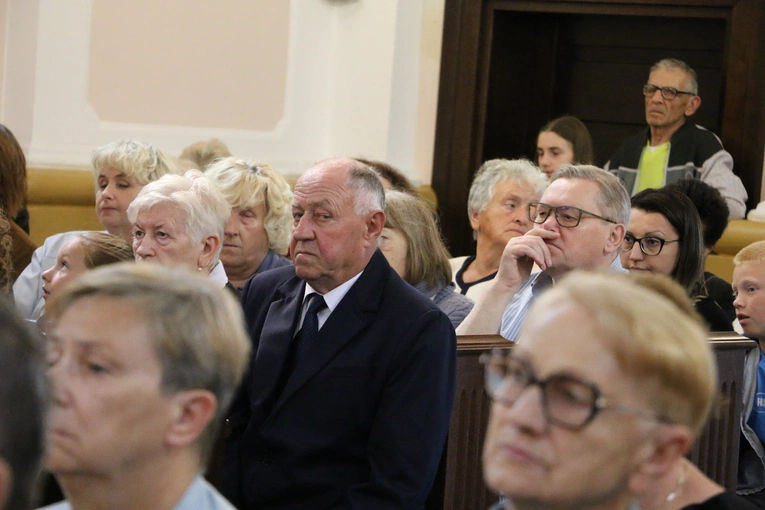 Joniec. Poświęcenie nowego ołtarza