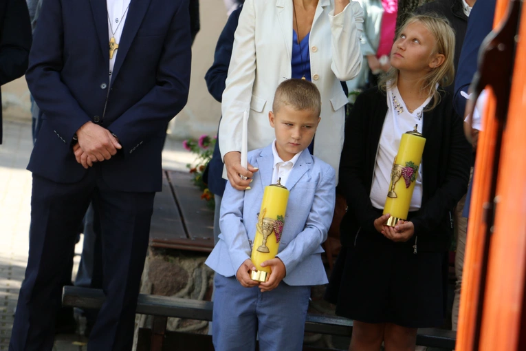 Joniec. Poświęcenie nowego ołtarza