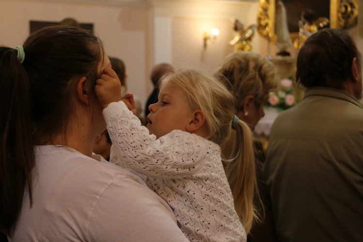 Joniec. Poświęcenie nowego ołtarza