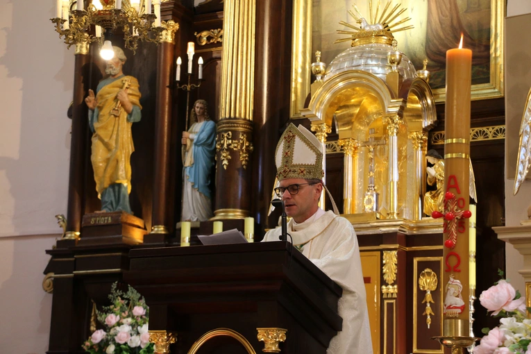 Joniec. Poświęcenie nowego ołtarza