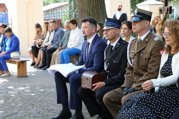 Joniec. Poświęcenie nowego ołtarza