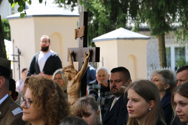 Joniec. Poświęcenie nowego ołtarza