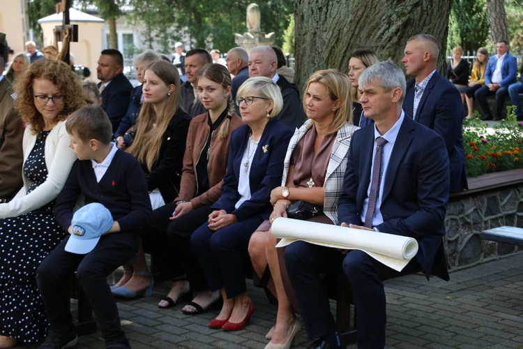 Joniec. Poświęcenie nowego ołtarza