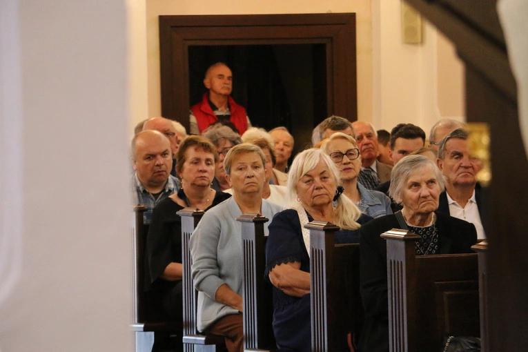Joniec. Poświęcenie nowego ołtarza