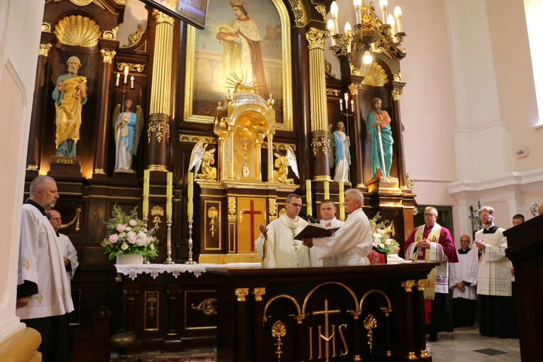 Joniec. Poświęcenie nowego ołtarza