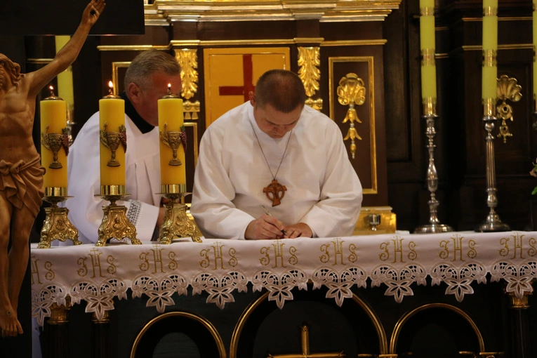 Joniec. Poświęcenie nowego ołtarza