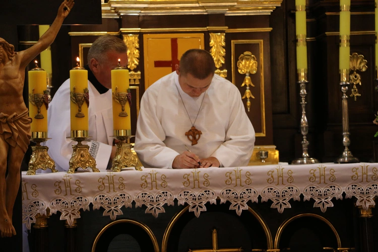 Joniec. Poświęcenie nowego ołtarza