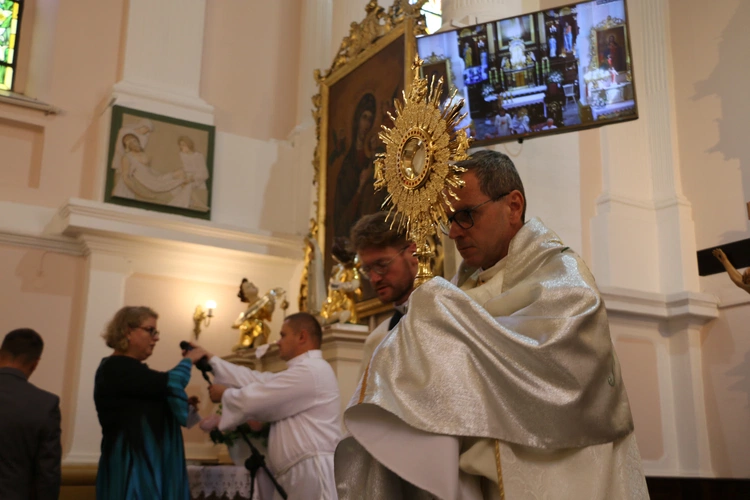 Joniec. Poświęcenie nowego ołtarza