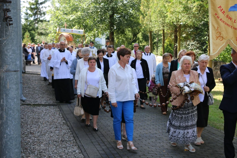 Joniec. Poświęcenie nowego ołtarza