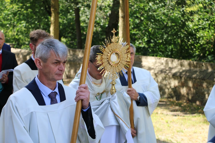 Joniec. Poświęcenie nowego ołtarza