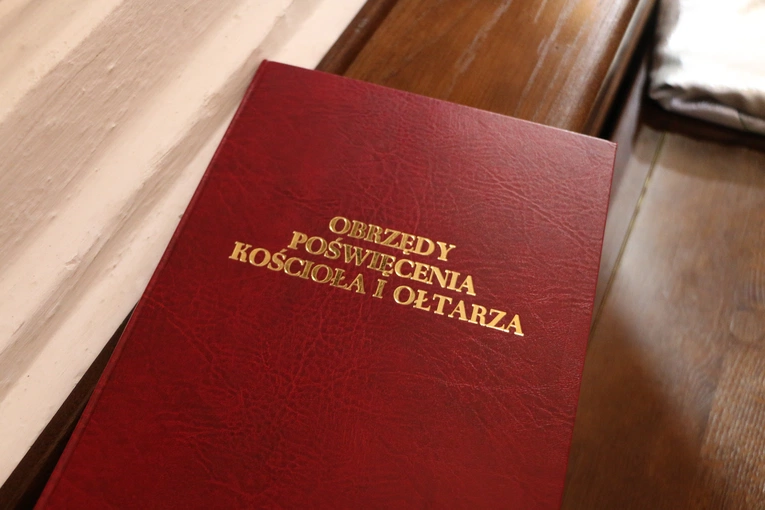 Joniec. Poświęcenie nowego ołtarza