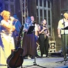 Zespół  niemaGotu podczas festiwalowego uwielbienia.