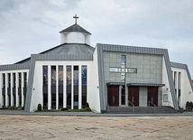 Świątynia została pomyślana jako serce rozwijającej się dzielnicy.