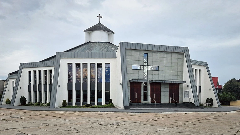 Świątynia została pomyślana jako serce rozwijającej się dzielnicy.