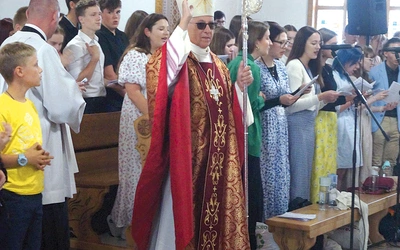  Arcybiskup senior Wiktor Skworc modlił się z oazowiczami w Koniakowie.