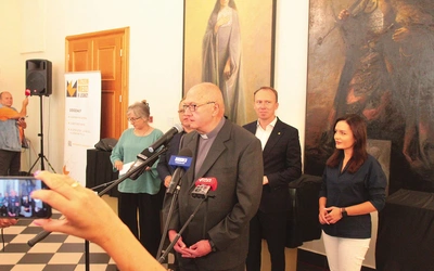 Ks. Robert Kristman mówi, że jest szansa na drugi skarb na drugiej wieży katedry. 