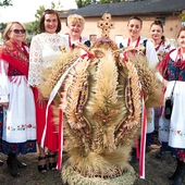 W ramach dziękczynienia wierni przygotowali wieńce dożynkowe, które potem oceniało jury.