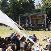 Drugiego dnia wydarzenia świadectwem swojego życia podzielił się Rafał Porzeziński – dziennikarz radiowy i telewizyjny, autor oraz gospodarz m.in. programów poświęconych tematyce uzależnień i sposobom radzenia sobie z nimi.