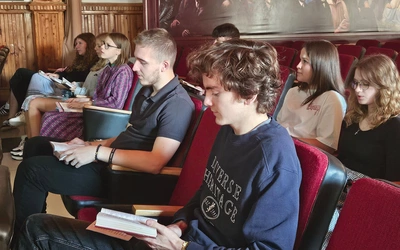 Wykłady dla uczestników zajęć.