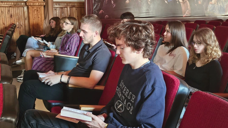 Wykłady dla uczestników zajęć.