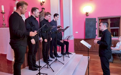 Koncert w kaplicy Zamku Tarnowskich. 