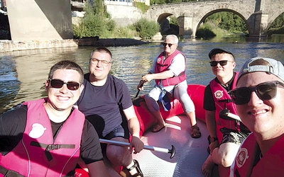 Jedną z atrakcji był spływ pontonem Nysą Kłodzką.