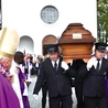 Ostatnia droga na rodzinnej ziemi.