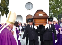 Ostatnia droga na rodzinnej ziemi.