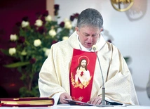 Ks. Jan Mirek kontynuuje dzieło swoich poprzedników. 