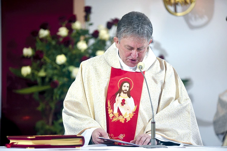 Ks. Jan Mirek kontynuuje dzieło swoich poprzedników. 