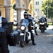 Co roku na trasę wyrusza ok. 120 osób. Wśród nich jest też kilkunastu księży z Kapłańskiego Klubu Motocyklowego God's Guards.