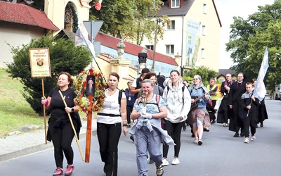 Pielgrzymi wyruszający z Rokitna mieli do przemierzenia 86,5 km.