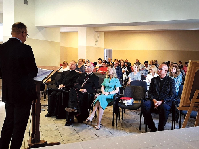  W drugiej części spotkania był czas na konferencje, wystąpienia zaproszonych gości, a także omówienie bieżących spraw związanych z nauczaniem. 