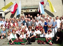 Jubileusz rozpoczęto od podziękowania Bogu. Nie mogło też zabraknąć wspólnego zdjęcia.