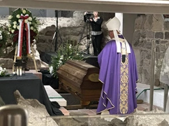 Gniezno: śp. abp Józef Kowalczyk spoczął w podziemiach katedry gnieźnieńskiej