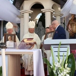 Modlitwa przy kaplicy w Opocznie 