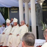 Modlitwa przy kaplicy w Opocznie 