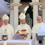 Modlitwa przy kaplicy w Opocznie 