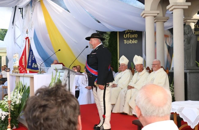 Modlitwa przy kaplicy w Opocznie 