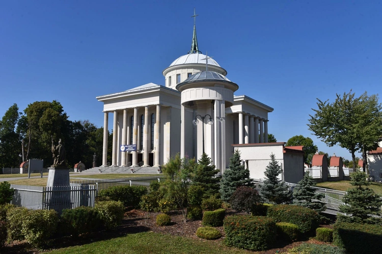 Dąbrowska świątynia jubileuszowa