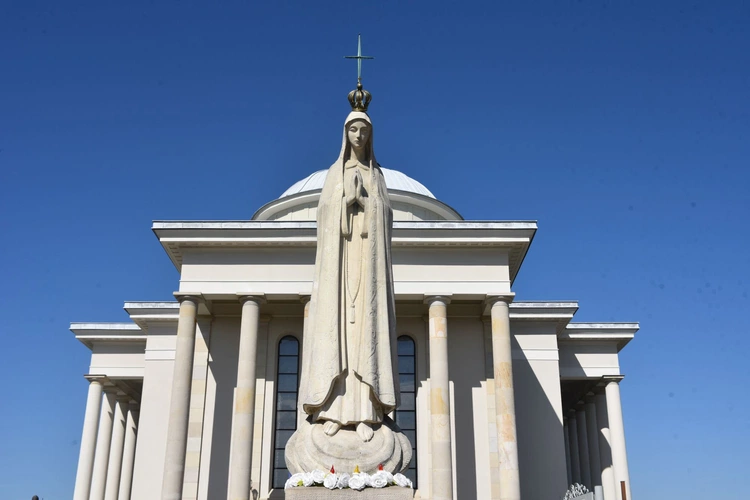 Dąbrowska świątynia jubileuszowa