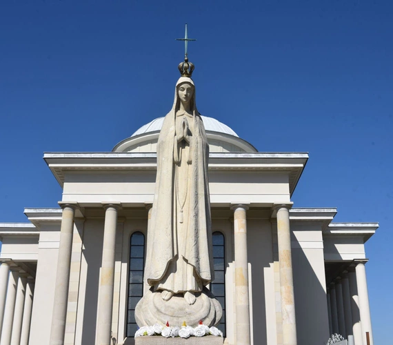 Dąbrowska świątynia jubileuszowa