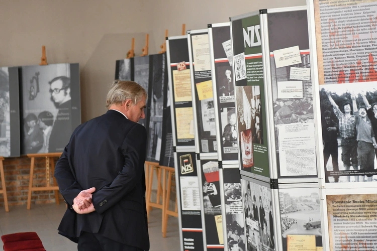 Polowa Msza św. przy katedrze na 45 lat Solidarności