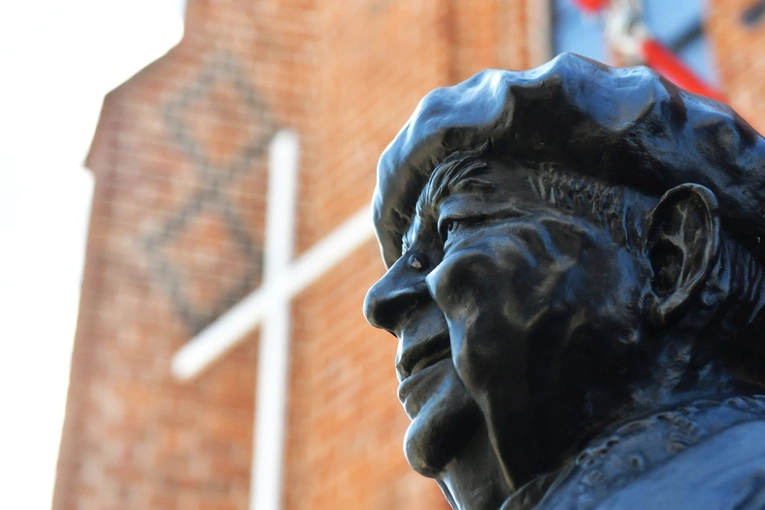 Polowa Msza św. przy katedrze na 45 lat Solidarności