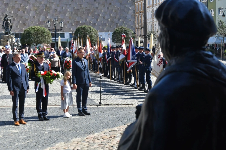 Polowa Msza św. przy katedrze na 45 lat Solidarności