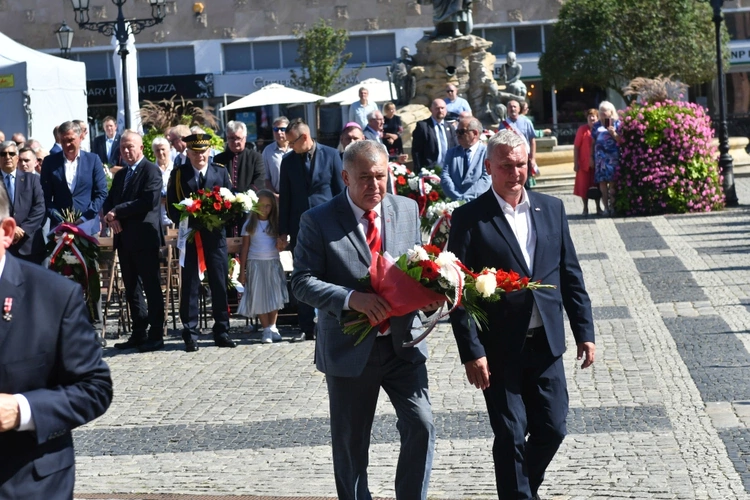 Polowa Msza św. przy katedrze na 45 lat Solidarności